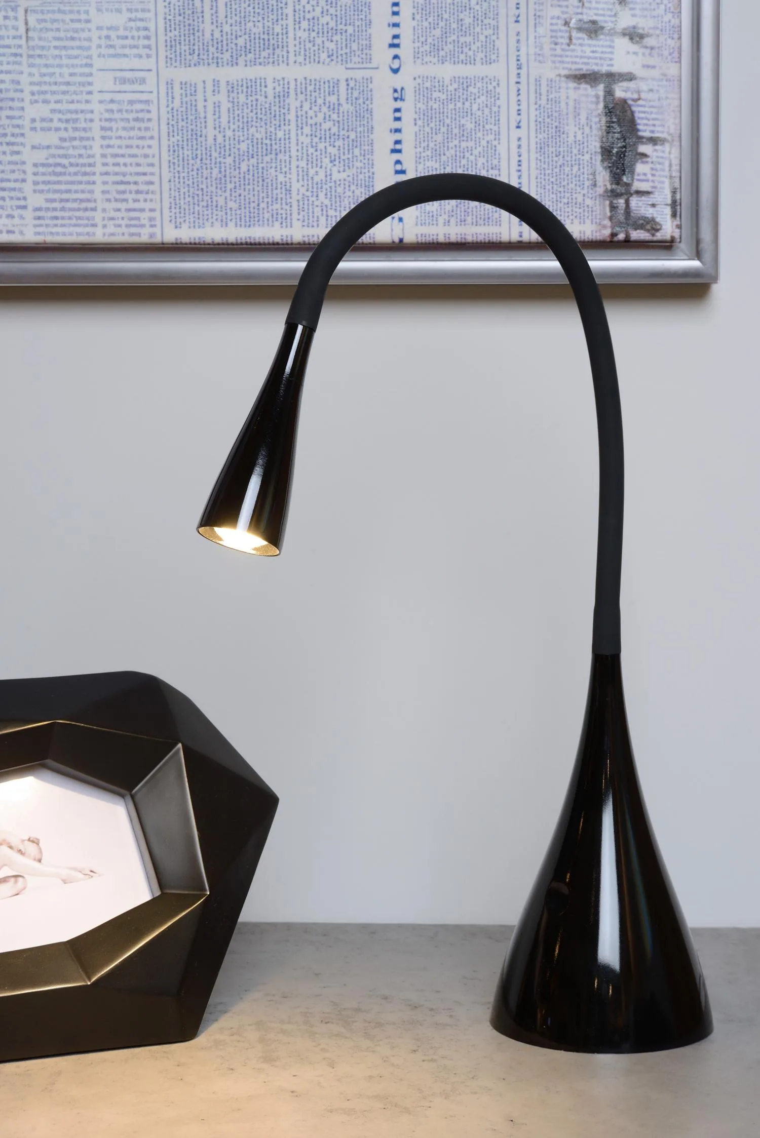 ZOZY Desk lamp-Black-LED Dimm.-4W-3000K-Synthe. – Obrázok 3