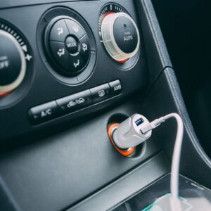 Adaptér do autozapalovača - 2 x USB - 2,4 A - biel